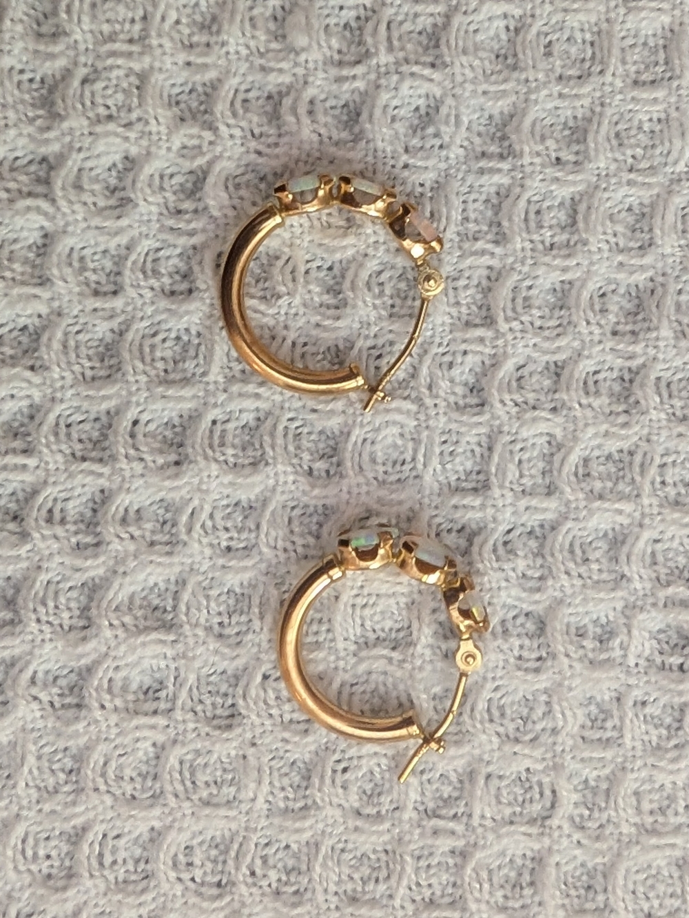 Gold Or Gold-tone Opal Hoop Earrings - Picture 3 of 4